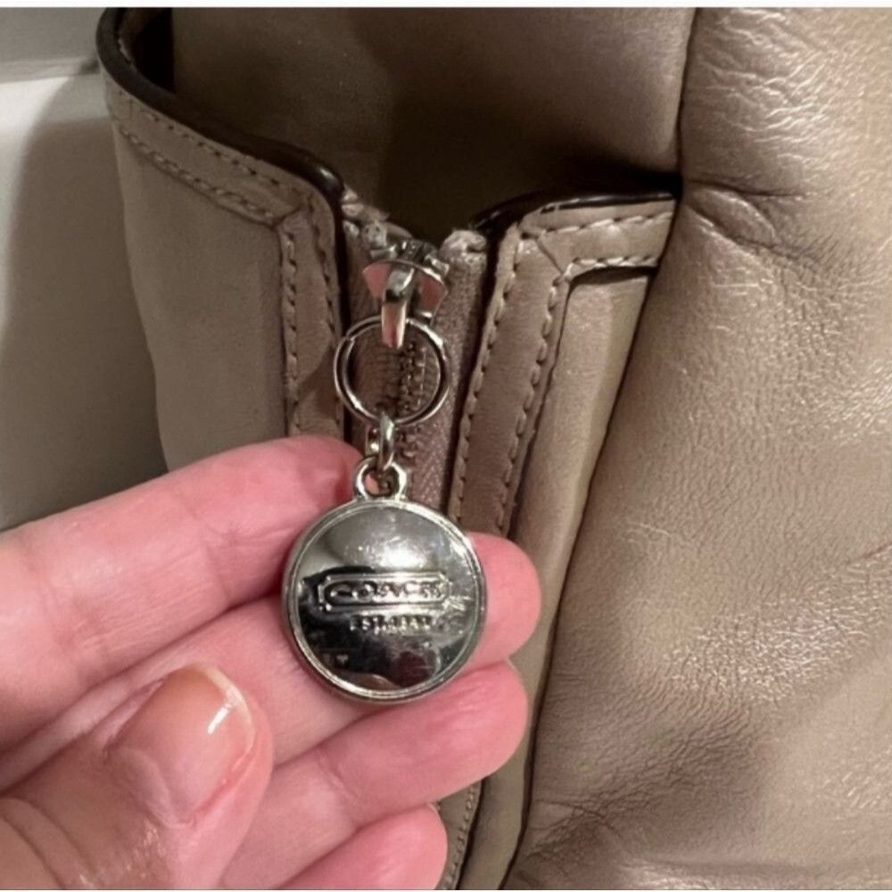 Coach purse F19252 bag tote womens leather zip pockets silver tone medium cute - Picture 5 of 16